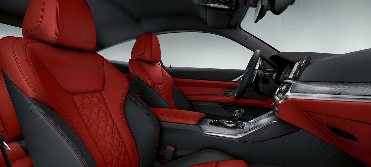 Kožené čalúnenie Merino Fiona Red/Black BMW radu 4 Coupé Individual 2020 G22 interiér BMW Individual koža s rozšíreným rozsahom Merino Fiona Red/Black BMW radu 4 Coupé G22 2020