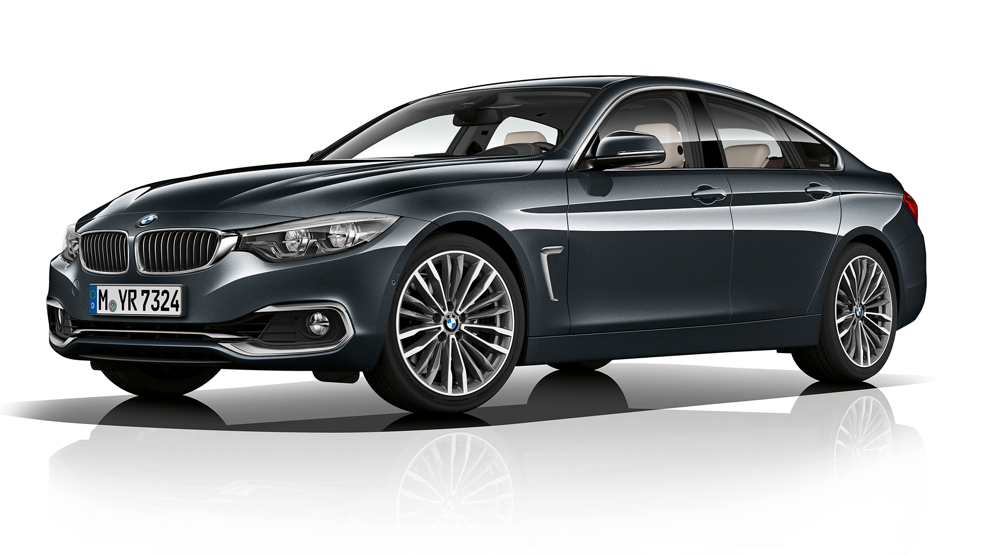 BMW radu 4 Gran Coupé, model Luxury Line, trojštvrťový predný pohľad BMW radu 4 Gran Coupé, model Luxury Line, trojštvrťový predný pohľad