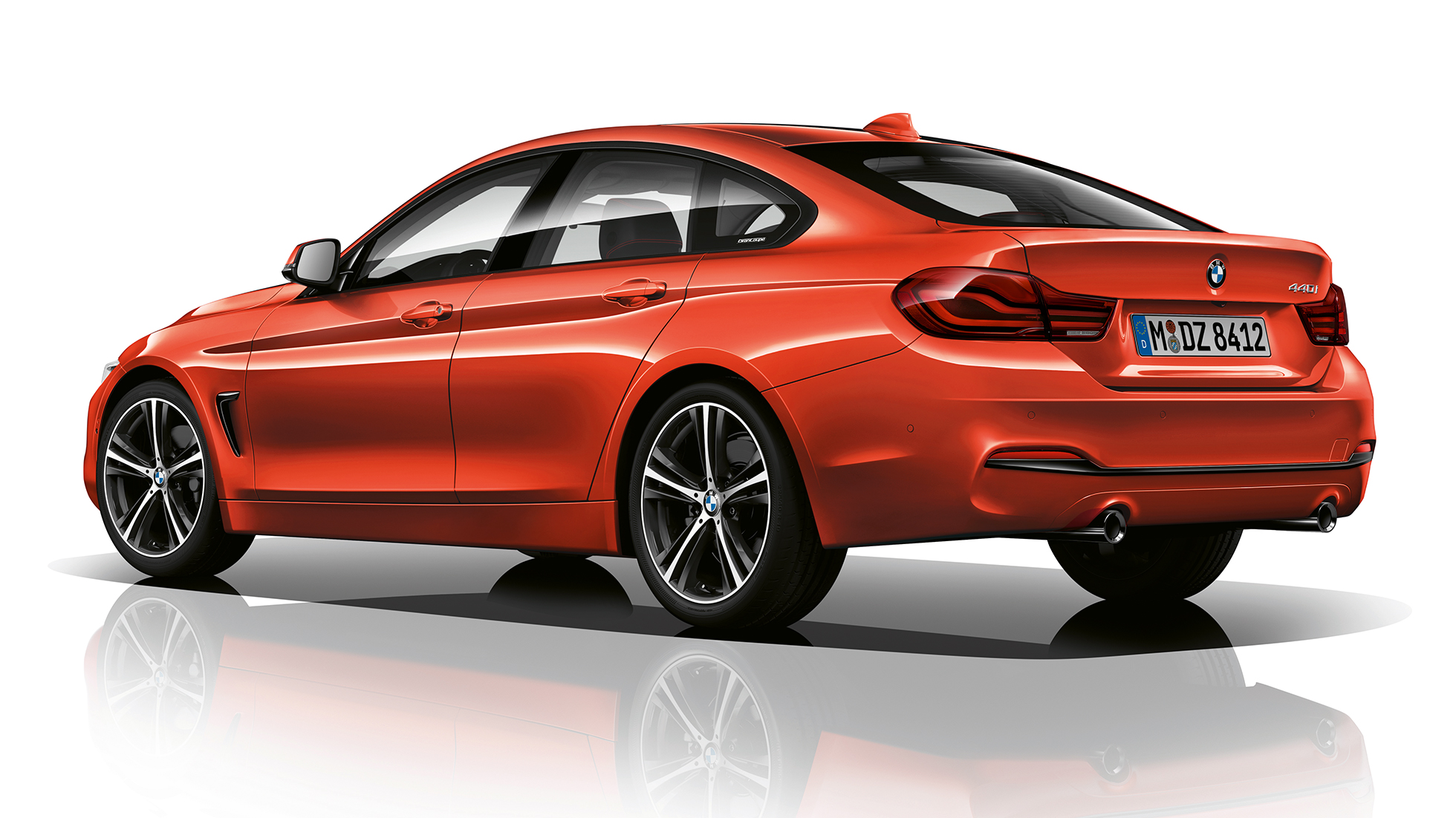 BMW radu 4 Gran Coupé, model Sport Line, trojštvrťový zadný pohľad BMW radu 4 Gran Coupé, model Sport Line, trojštvrťový zadný pohľad