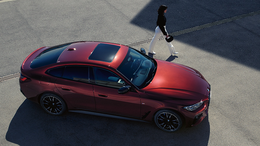 BMW radu 4 Gran Coupé G26 BMW Individual metalíza Aventurine Red pohľad zhora BMW radu 4 Gran Coupé G26 BMW Individual metalíza Aventurine Red pohľad zhora