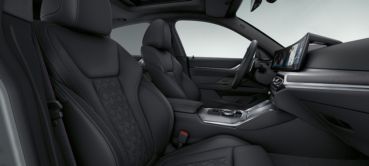 Koža Merino Black BMW radu 4 Gran Coupé G26 2021 interiér BMW Individual koža s rozšíreným rozsahom Merino Black BMW radu 4 Gran Coupé G26 2021 interiér