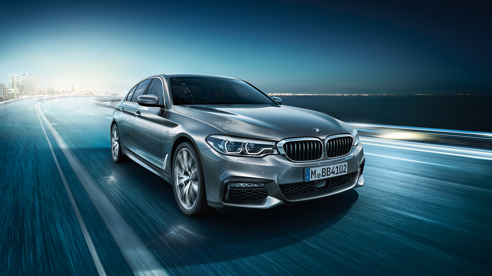 Dizajn BMW radu 5 Sedan BMW radu 5 Sedan 540i Sedan G30 metalíza Bluestone predobočný pohľad