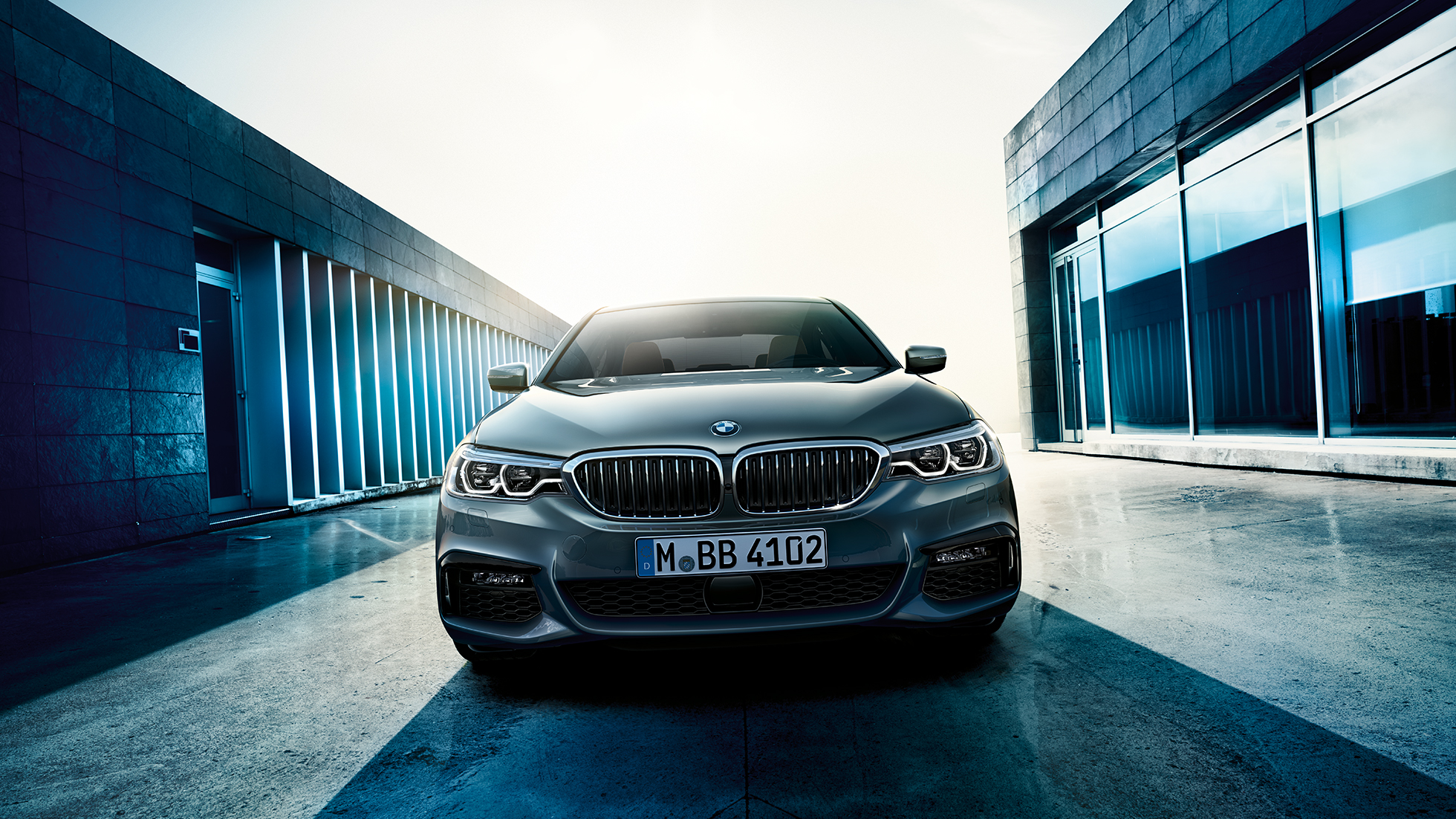 Exteriér BMW radu 5 Sedan Exteriér BMW radu 5 Sedan to najlepšie 540i Sedan G30 metalíza Bluestone predný pohľad