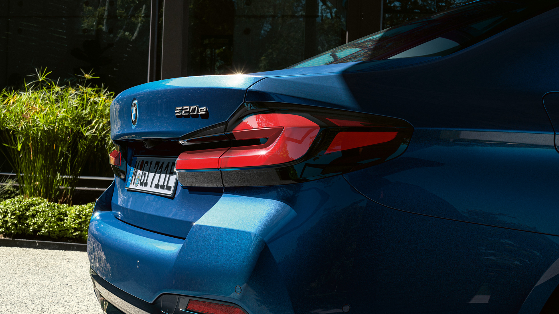 3D tvar zadných svetiel BMW radu 5 Sedan G30 3D tvar zadných svetiel BMW radu 5 Sedan G30 Facelift 2020 Phytonic Blue detailný zadný pohľad