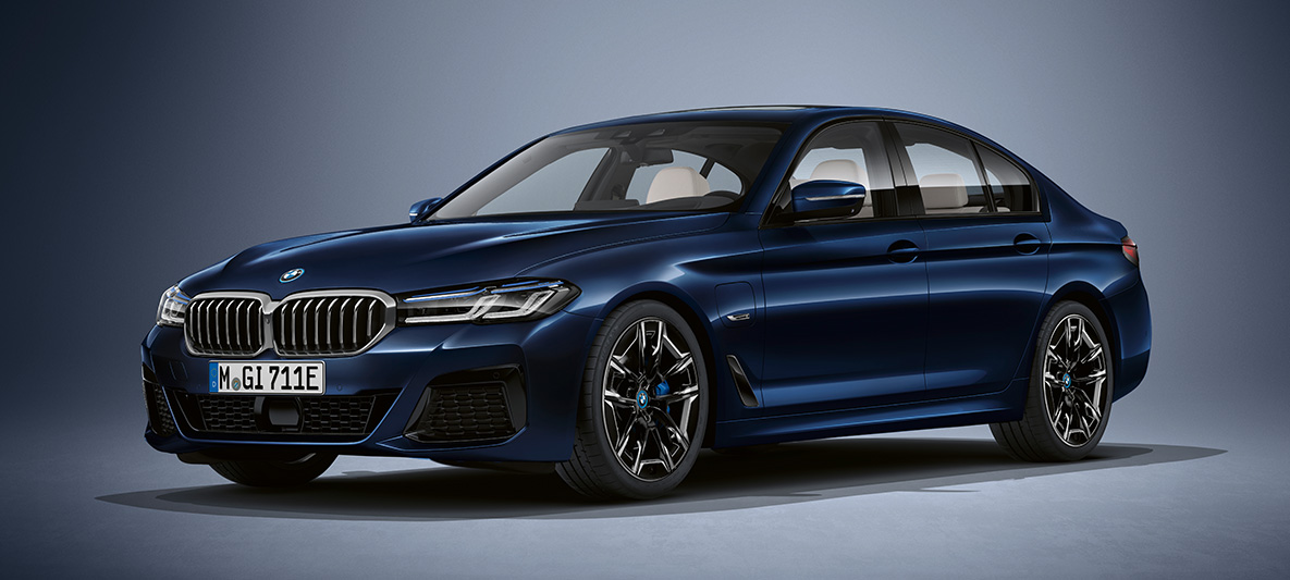 Farba Individual BMW radu 5 Sedan G30 BMW radu 5 Sedan G30 Facelift 2020 predobočný pohľad statický
