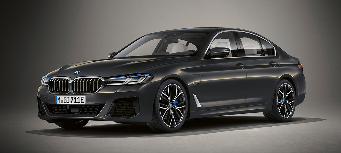 Farba Individual BMW radu 5 Sedan G30 BMW radu 5 Sedan Individual G30 Facelift 2020 predobočný pohľad statický