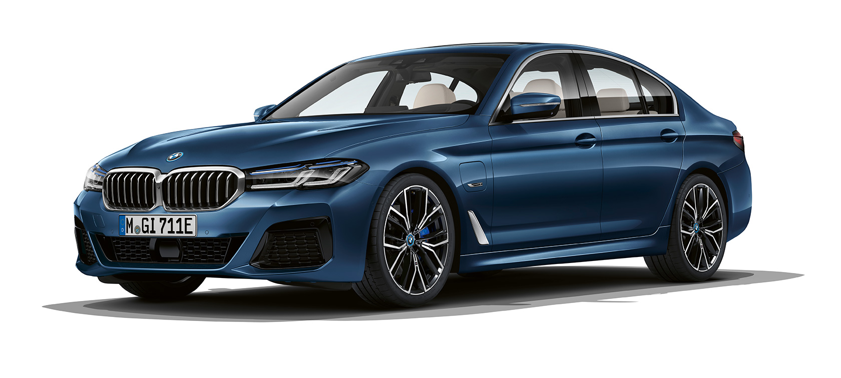 BMW radu 5 Sedan G30 statický BMW radu 5 Sedan G30 Facelift 2020 predobočný pohľad statický