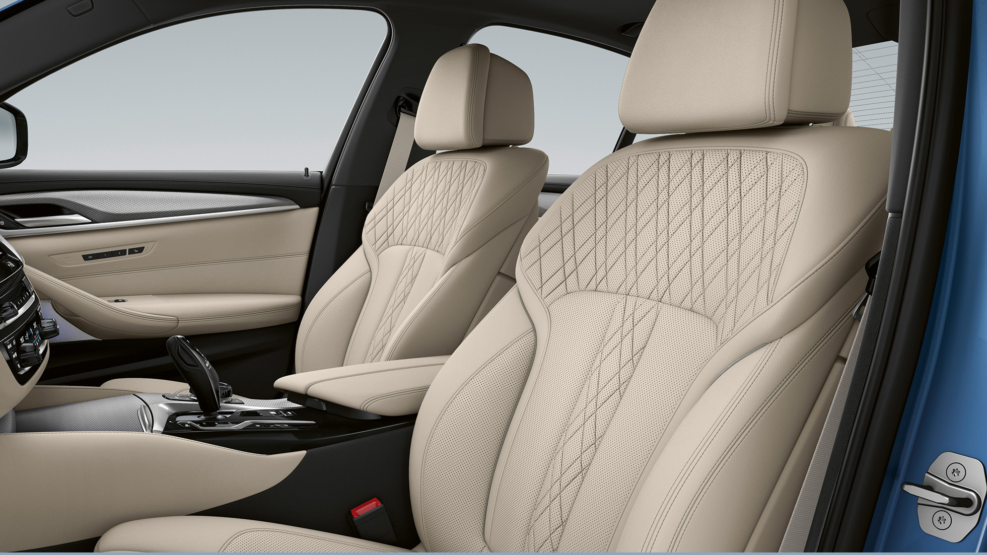 Čalúnenie BMW radu 5 Sedan G30 plug-in hybrid M Sport balík Čalúnenie kožou Dakota Black s kontrastným prešívaním Blue BMW radu 5 Sedan 520d xDrive G30 2020 M Sport balík interiér