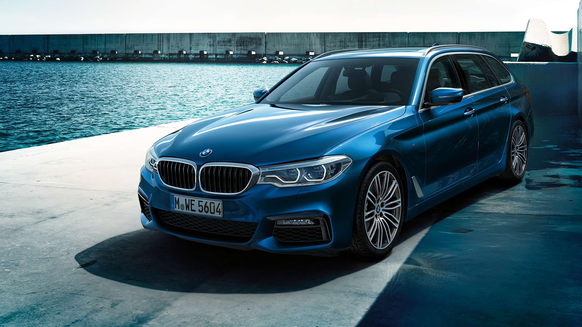 Dizajn BMW radu 5 Touring BMW radu 5 Touring 530d xDrive Touring G31 metalíza Mediterranean Blue predobočný pohľad