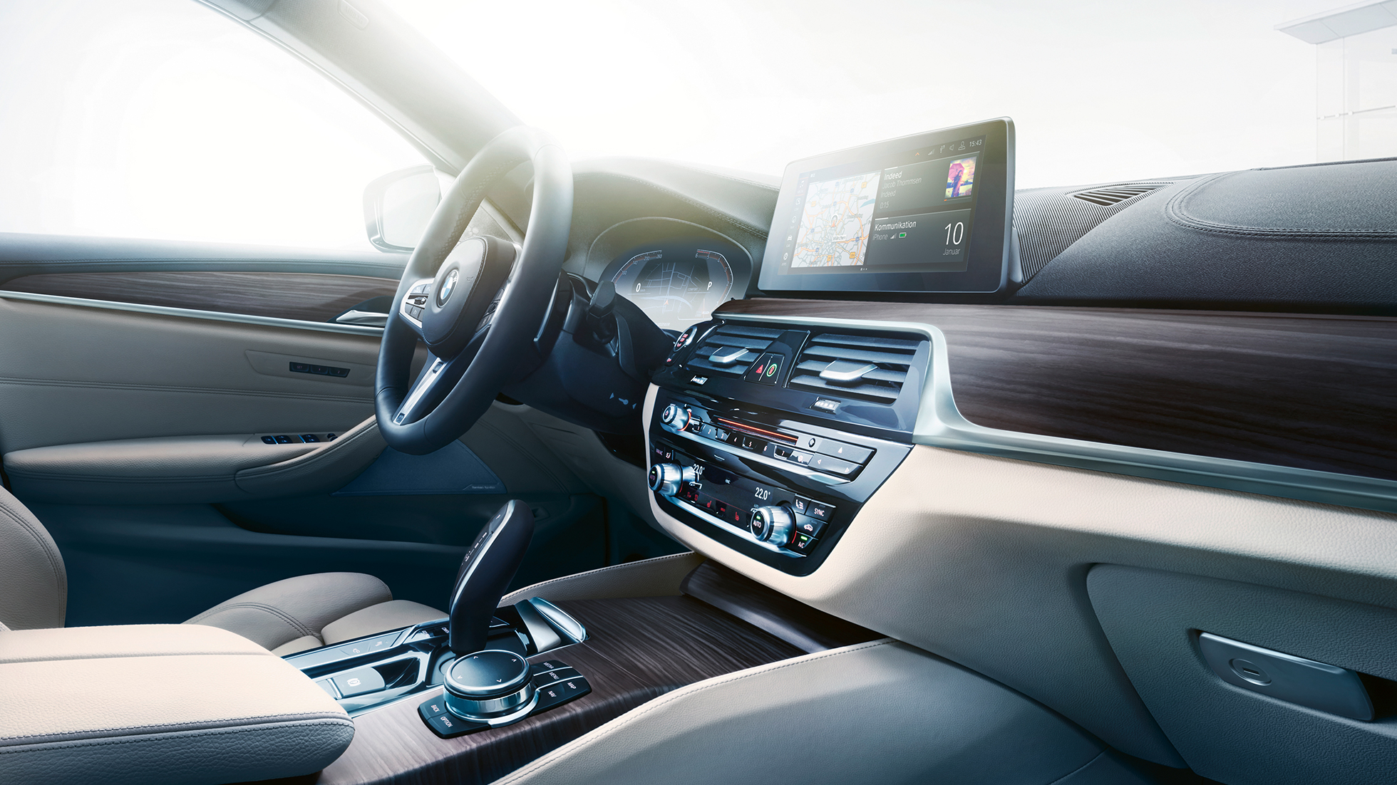Asistenčné systémy BMW radu 5 Touring. Asistenčné systémy BMW radu 5 Touring to najlepšie 530d xDrive Touring G31 metalíza Mediterranean Blue kokpit