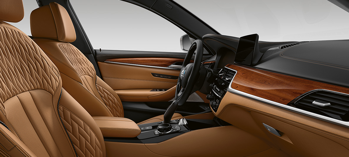 Celokožené čalúnenie BMW radu 5 Touring G31 Individual interiér Celokožené čalúnenie BMW radu 5 Touring Individual G31 Facelift 2020 interiér kokpit