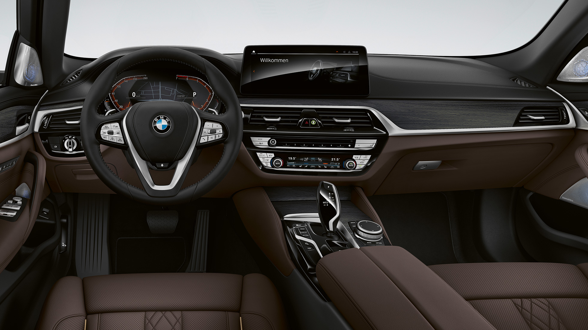 Kokpit BMW radu 5 Touring G31 Luxury Line Kokpit BMW radu 5 Touring 530i G31 2020 Luxury Line exkluzívna koža Nappa Mocha s exkluzívnym prešívaním a kontrastným lemovaním interiér