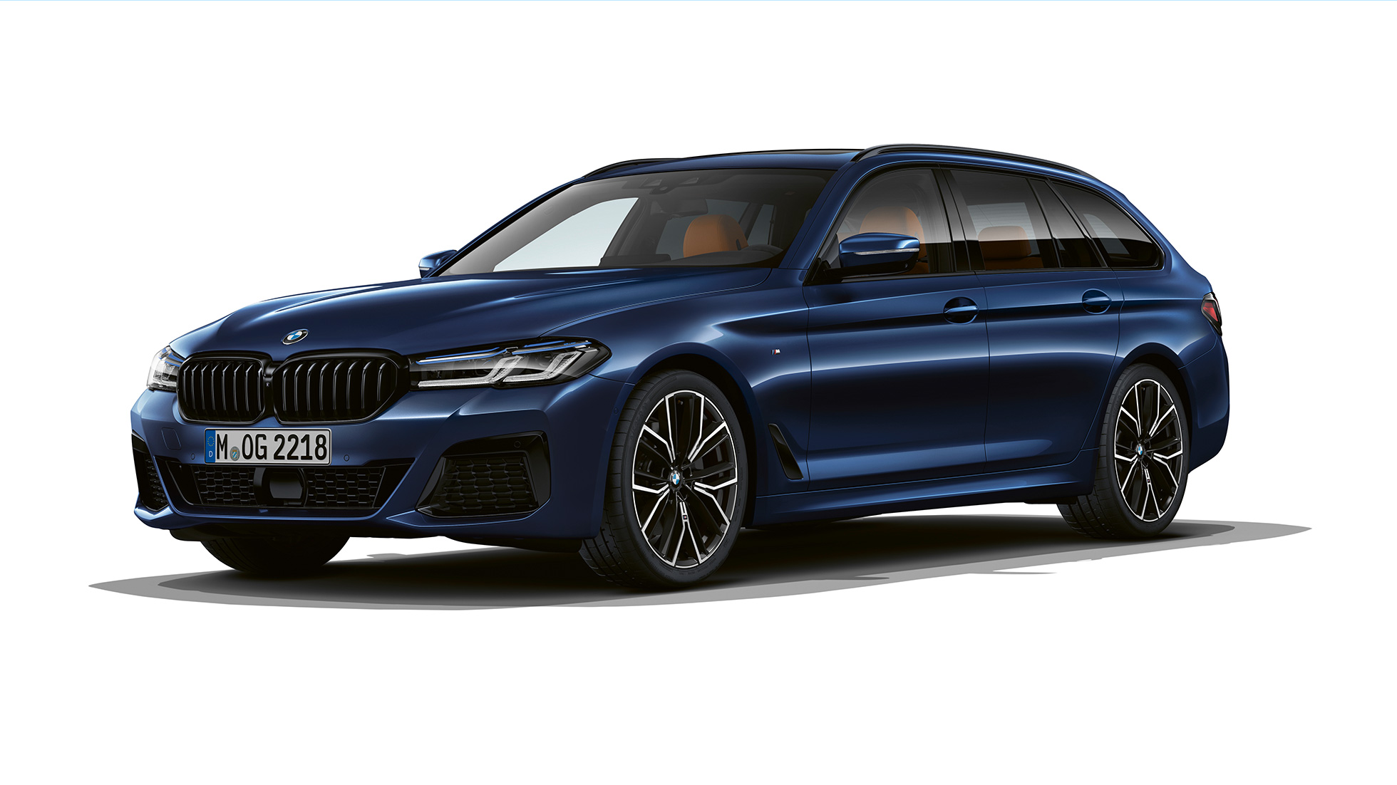 BMW radu 5 Touring G31 M Sport balík predný pohľad BMW radu 5 Touring 530e G31 2020 M Sport balík Tansanite Blue II predobočný pohľad