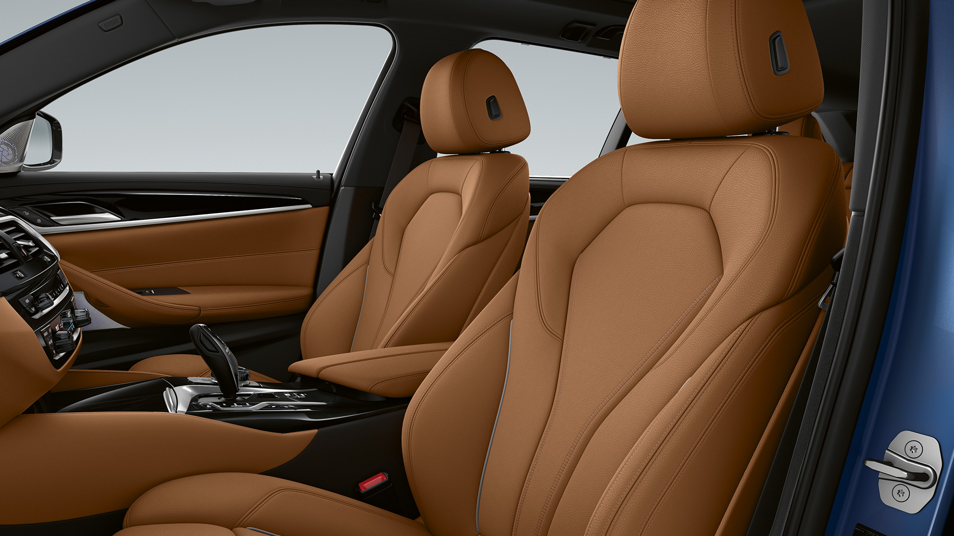 Čalúnenie BMW radu 5 Touring G31 M Sport balík Čalúnenie kožou Dakota Cognac s exkluzívnym prešívaním BMW radu 5 Touring 530e G31 2020 M Sport balík interiér