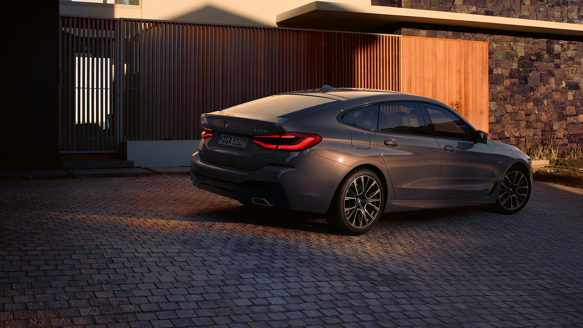 Zadný dizajn BMW radu 6 Gran Turismo G32 2020 Zadný dizajn BMW radu 6 Gran Turismo 640i xDrive G32 2020 Bernina Grey zadný pohľad