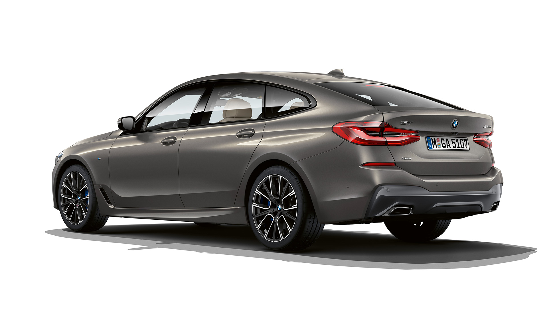 BMW radu 6 Gran Turismo M Sport balík G32 2020 BMW radu 6 Gran Turismo G32 640i xDrive 2020 M Sport balík Bernina Grey s jantárovým efektom zadobočný pohľad