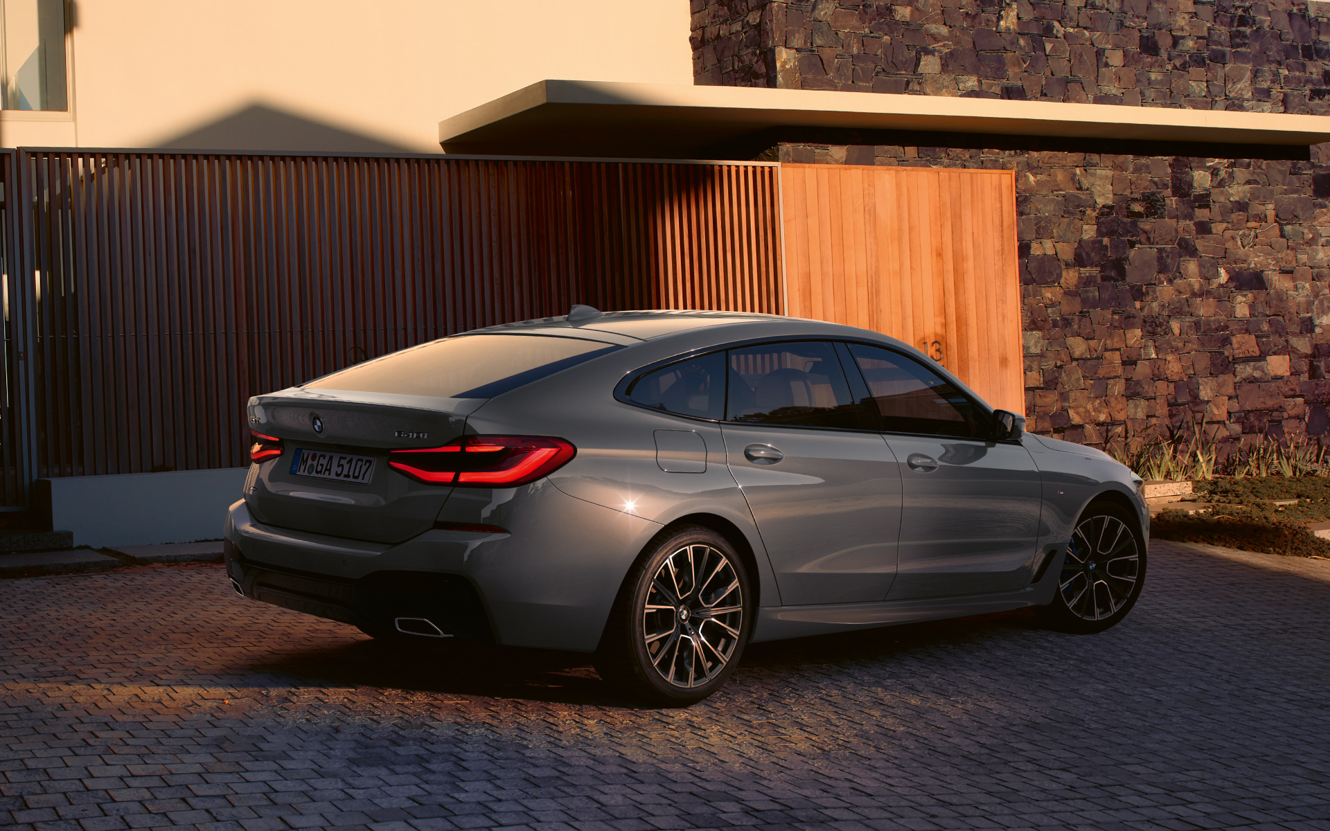 Zadný dizajn BMW radu 6 Gran Turismo G32 2020 Zadný dizajn BMW radu 6 Gran Turismo 640i xDrive G32 2020 Bernina Grey zadný pohľad