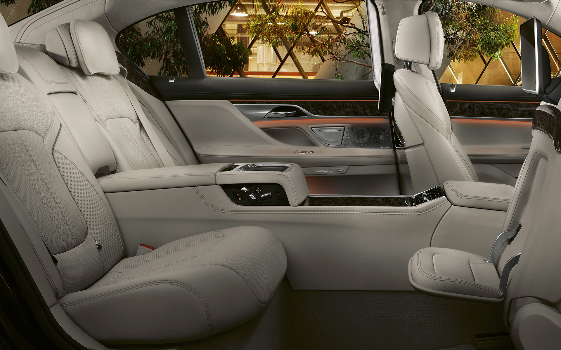 BMW radu 7 Sedan BMW radu 7 Sedan