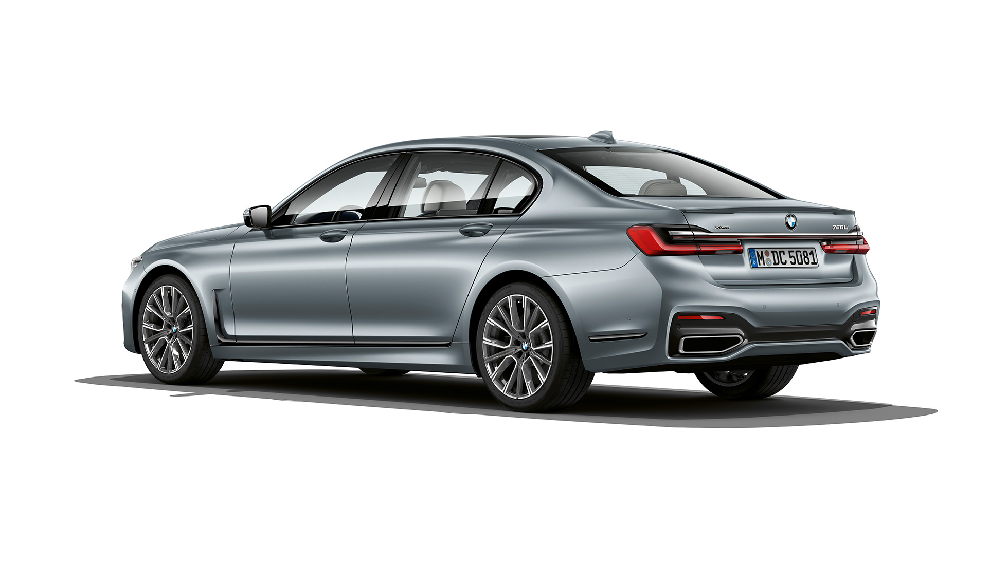 BMW radu 7 Sedan M Sport balík zadobočný pohľad BMW radu 7 Sedan metalíza Frozen Bluestone M Sport balík zadobočný pohľad