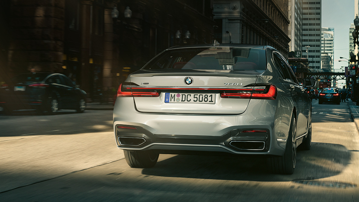 BMW radu 7 Sedan asistent cúvania BMW asistent cúvania: Pohľad zozadu na BMW radu 7 Sedan