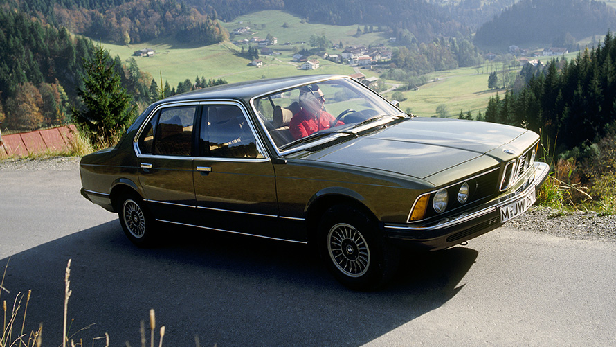 BMW radu 7 Sedan (E23) bočný pohľad jazdný BMW radu 7 Sedan (E23) bočný pohľad jazdný