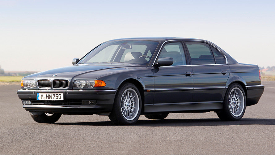 BMW radu 7 Sedan (E38) bočný pohľad statický BMW radu 7 Sedan (E38) bočný pohľad statický