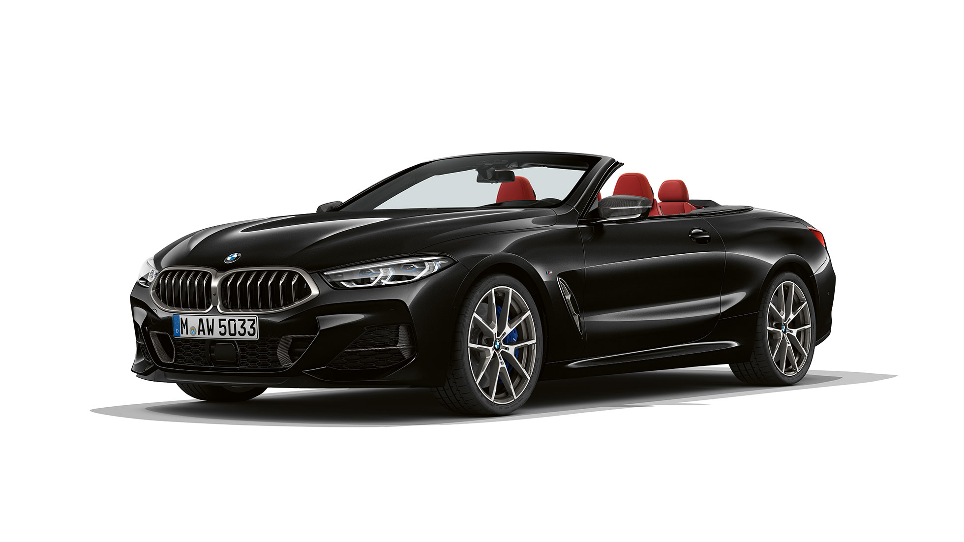 BMW M850i xDrive, metalíza Carbon Black, predobočný pohľad. BMW M850i xDrive, metalíza Carbon Black, predobočný pohľad.