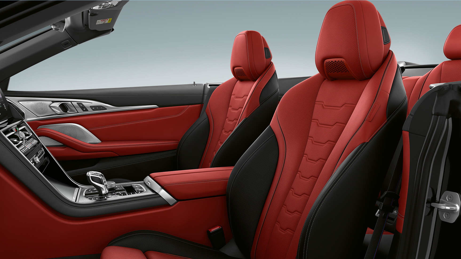 BMW M850i xDrive, metalíza Carbon Black, BMW Individual rozšírené kožené čalúnenie Merino Fiona Red/Black. BMW M850i xDrive, metalíza Carbon Black, BMW Individual rozšírené kožené čalúnenie Merino Fiona Red/Black.