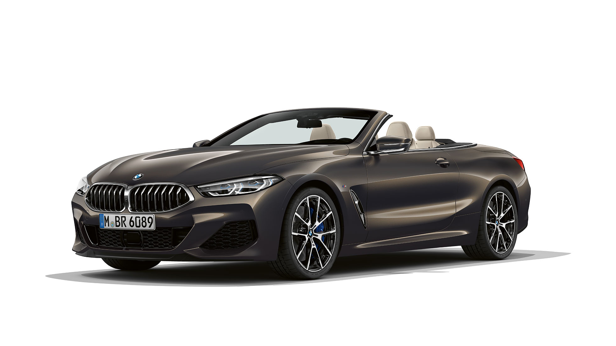 BMW M850i xDrive, metalíza Dravit Grey, predobočný pohľad. BMW M850i xDrive, metalíza Dravit Grey, predobočný pohľad.