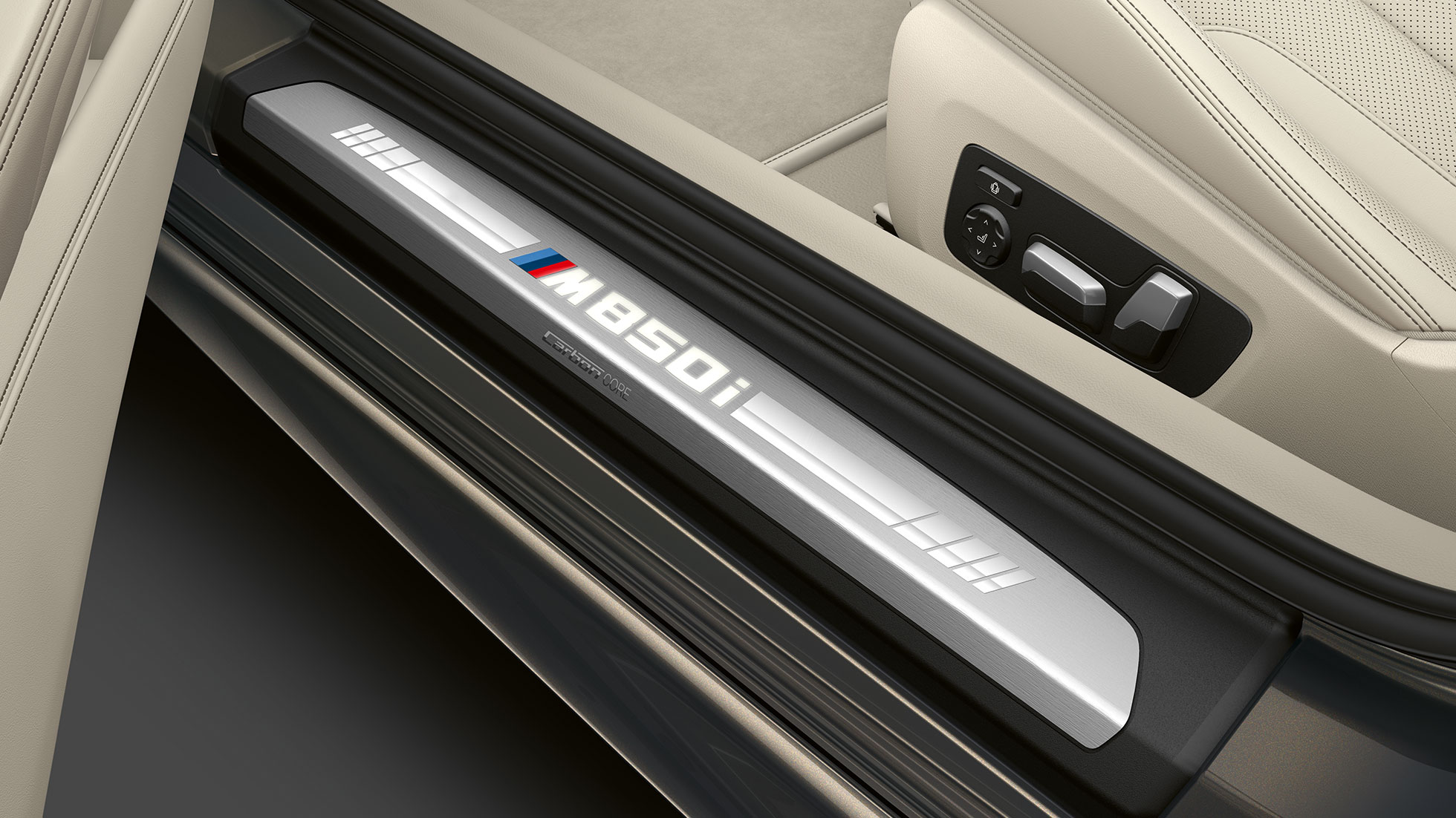 BMW M850i xDrive, metalíza Dravit Grey, prahová lišta. BMW M850i xDrive, metalíza Dravit Grey, prahová lišta.