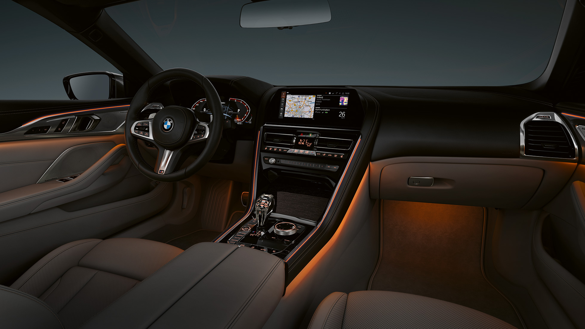 BMW M850i xDrive, interiér, ambientné osvetlenie. BMW M850i xDrive, interiér, ambientné osvetlenie.