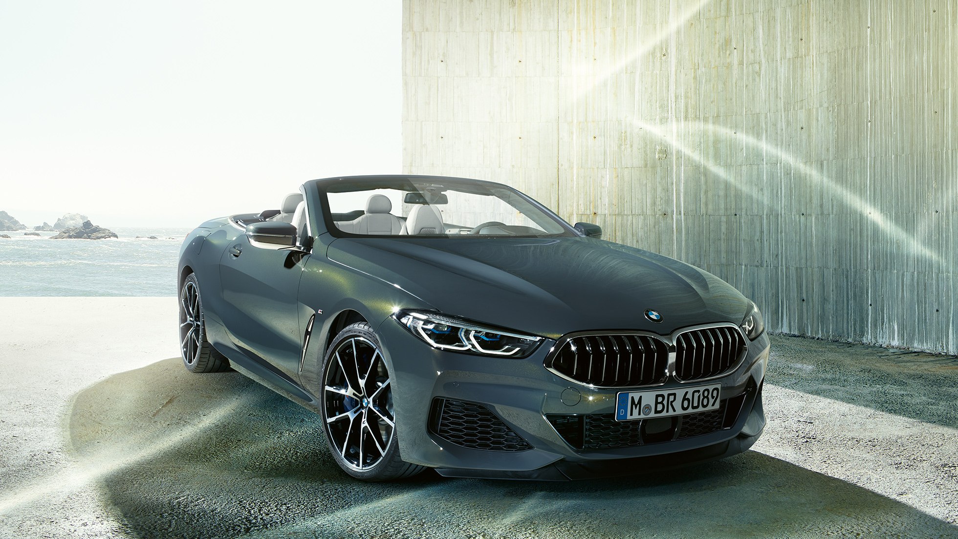 BMW M850i xDrive, metalíza Dravit Grey, ľavý predobočný pohľad. BMW M850i xDrive, metalíza Dravit Grey, ľavý predobočný pohľad.