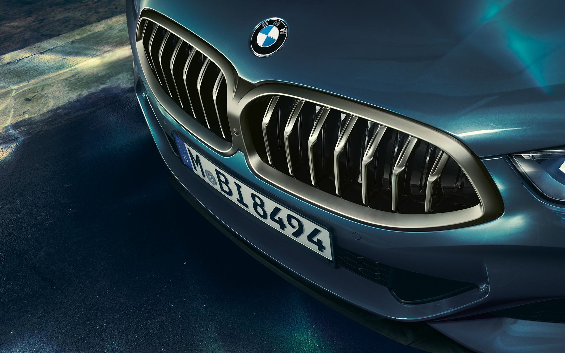 BMW radu 8 Coupé, spredu Detail na prednú časť BMW radu 8 Coupé.