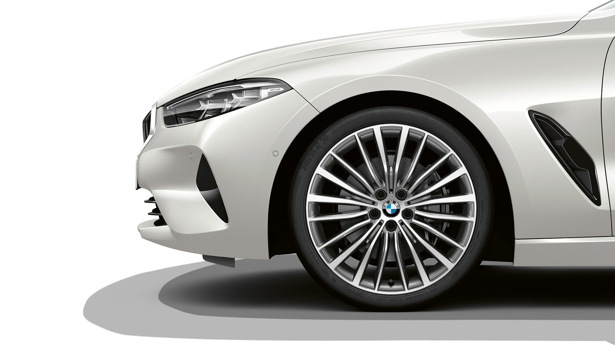 19-palcové disky z ľahkej zliatiny Multi-spoke style 731 Bicolour. BMW radu 8 Coupé, 19-palcové disky z ľahkej zliatiny Multi-spoke style 731 Bicolour.
