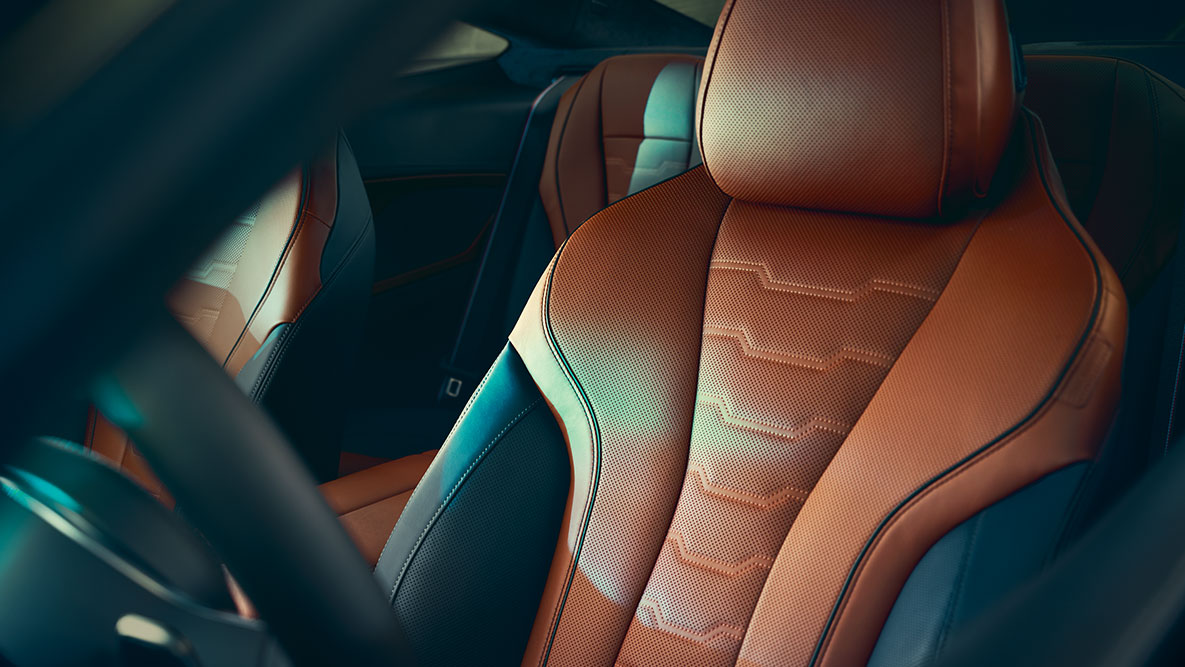BMW radu 8 Coupé, multifunkčné sedadlo. Detailný pohľad na multifunkčné sedadlo v koži Merino v BMW radu 8 Coupé.
