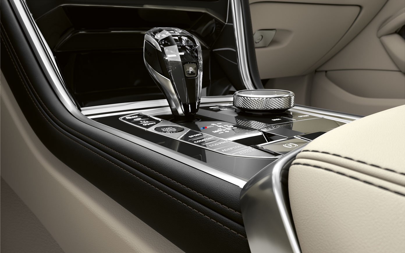 BMW radu 8 Coupé, stredová konzola. Detailný pohľad na stredovú konzolu BMW radu 8 Coupé.