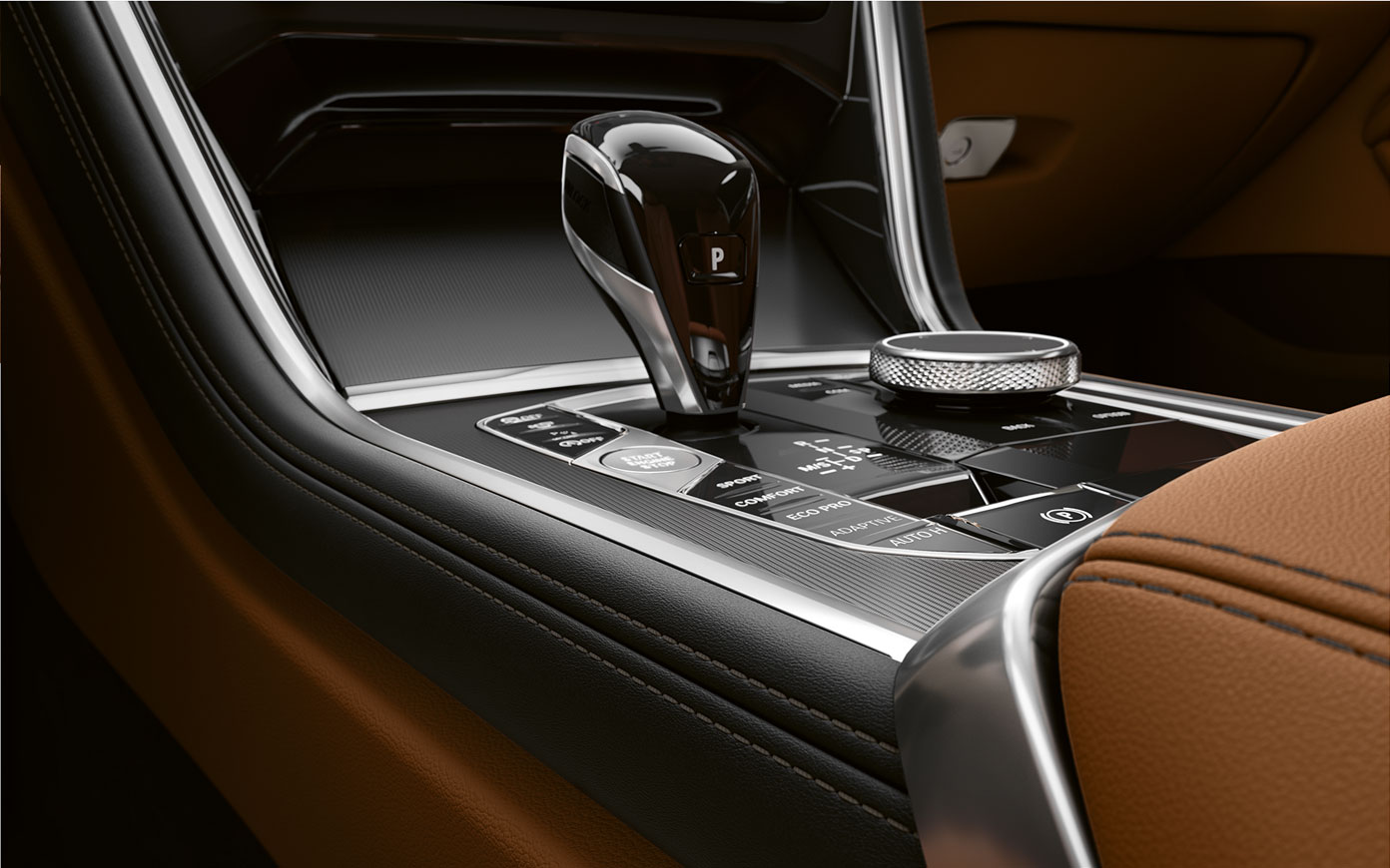 BMW radu 8 Coupé, stredová konzola. Detailný pohľad na stredovú konzolu BMW radu 8 Coupé.