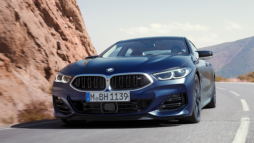 BMW radu 8 Gran Coupé (G16) zadobočný pohľad jazdný BMW radu 8 Gran Coupé (G16) zadobočný pohľad jazdný