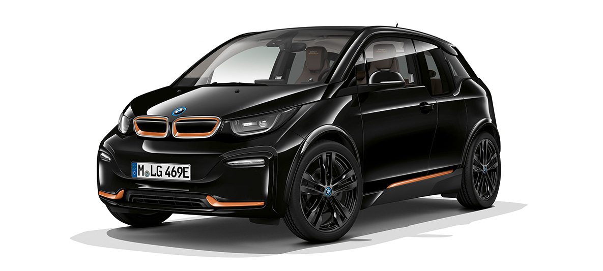 BMW i3s Edition RoadStyle 2019 predobočný pohľad BMW i3s Edition RoadStyle 2019 I01 Fluid Black so zvýraznením E-Copper predobočný pohľad