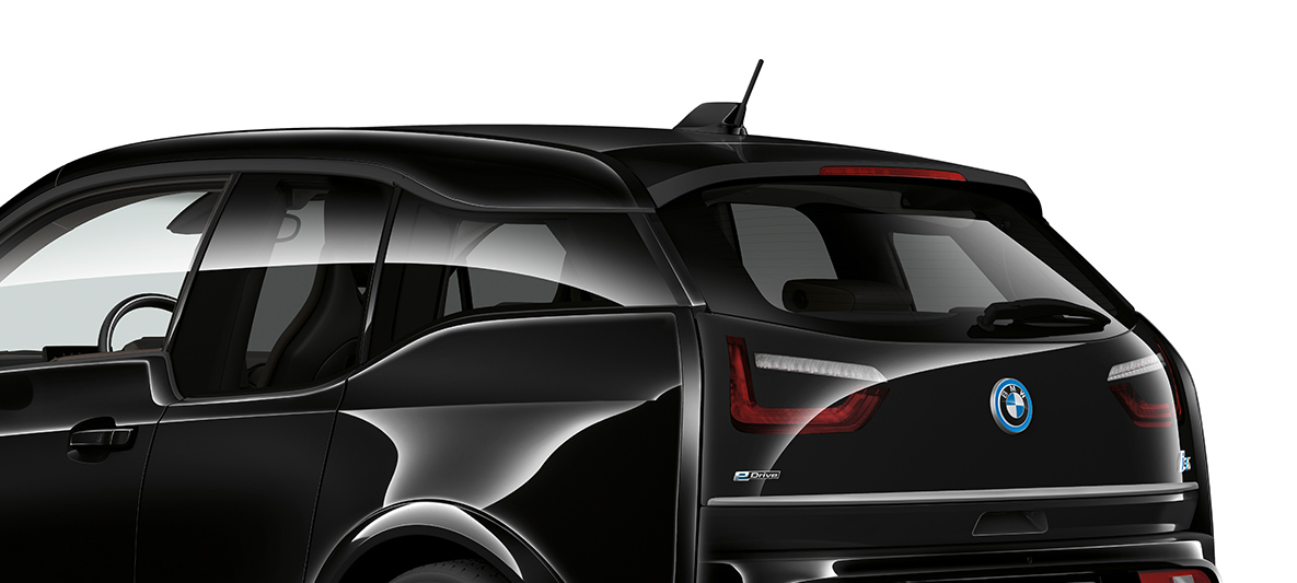 BMW i3s Edition RoadStyle 2019 zadobočný pohľad BMW i3s Edition RoadStyle 2019 I01 Fluid Black so zvýraznením E-Copper zadobočný pohľad