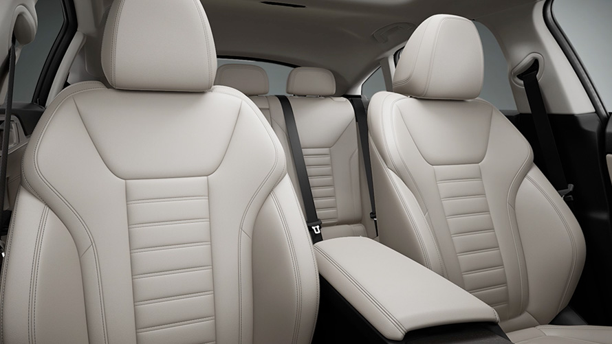 BMW i4 eDrive40 G26 2021 Mineral White dizajn interiéru v skratke vo videu BMW i4 eDrive40 G26 2021 Mineral White dizajn interiéru v skratke vo videu