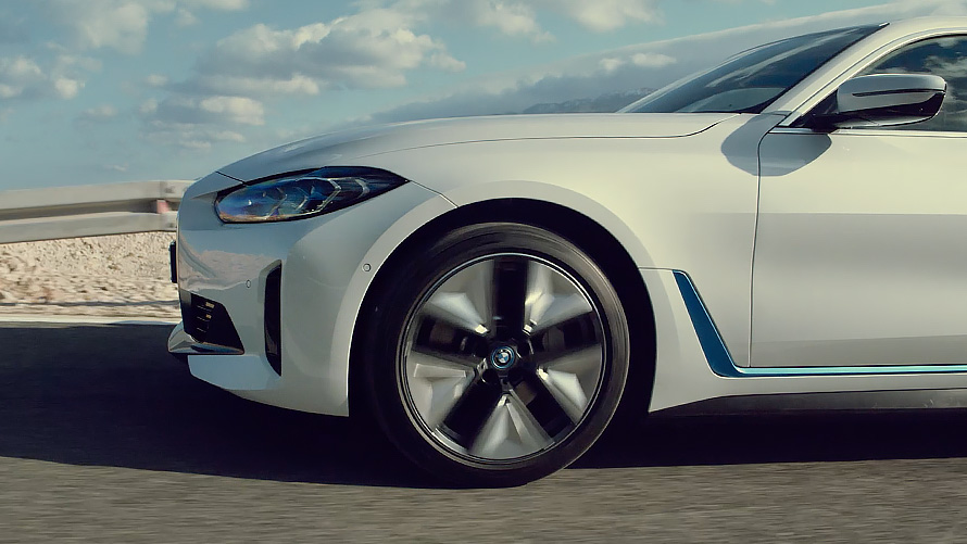 Video o jazdnej dynamike a akcelerácii čisto elektrického BMW i4 M50 G26 2021 Video o jazdnej dynamike a akcelerácii čisto elektrického BMW i4 M50 G26 2021
