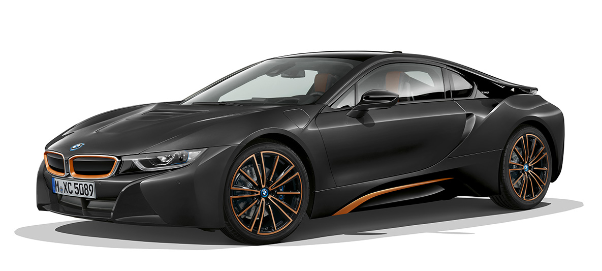 BMW i8 Coupé Ultimate Sophisto Edition, predobočný záber BMW i8 Coupé Ultimate Sophisto Edition, Sophisto Grey, predobočný záber