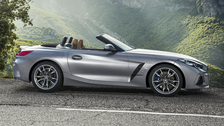 BMW Z4 M40i Roadster G29 bočný pohľad BMW Z4 M40i Roadster G29 bočný pohľad