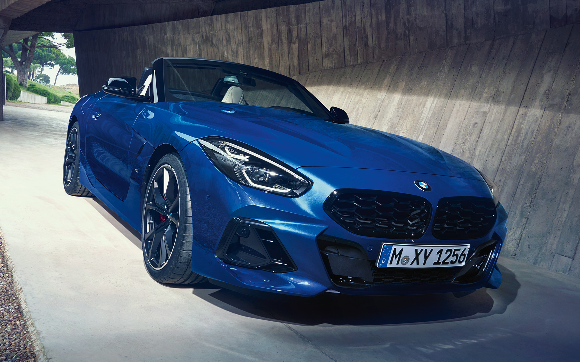 BMW Z4 M40i G29 2022 Portimao Blue pohľad zhora s otvorenou strechou