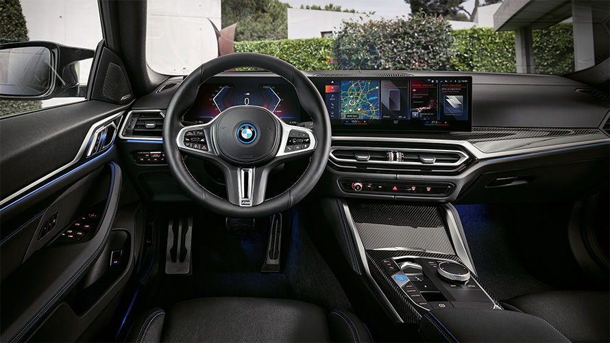 BMW i4 M50 G26 2021 interiér, kokpit, palubná doska a stredová konzola