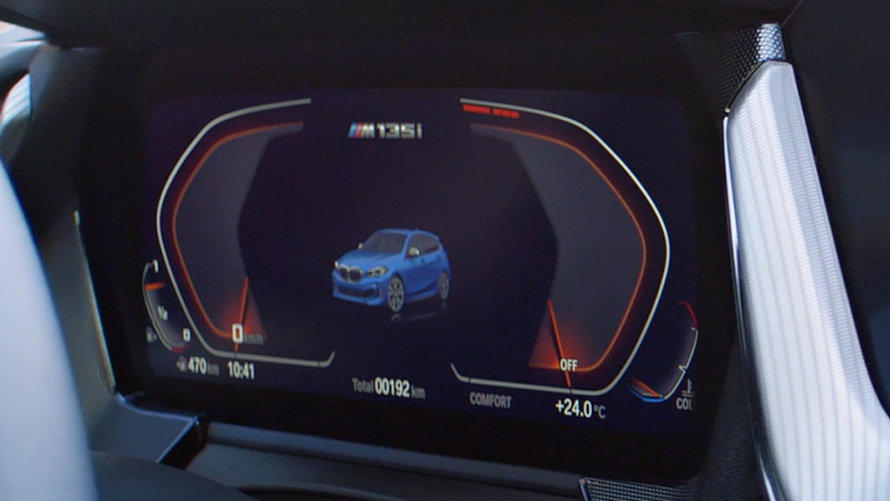BMW M135i xDrive (F40) video BMW M135i xDrive (F40) v metalíze M Misano Blue vo videu