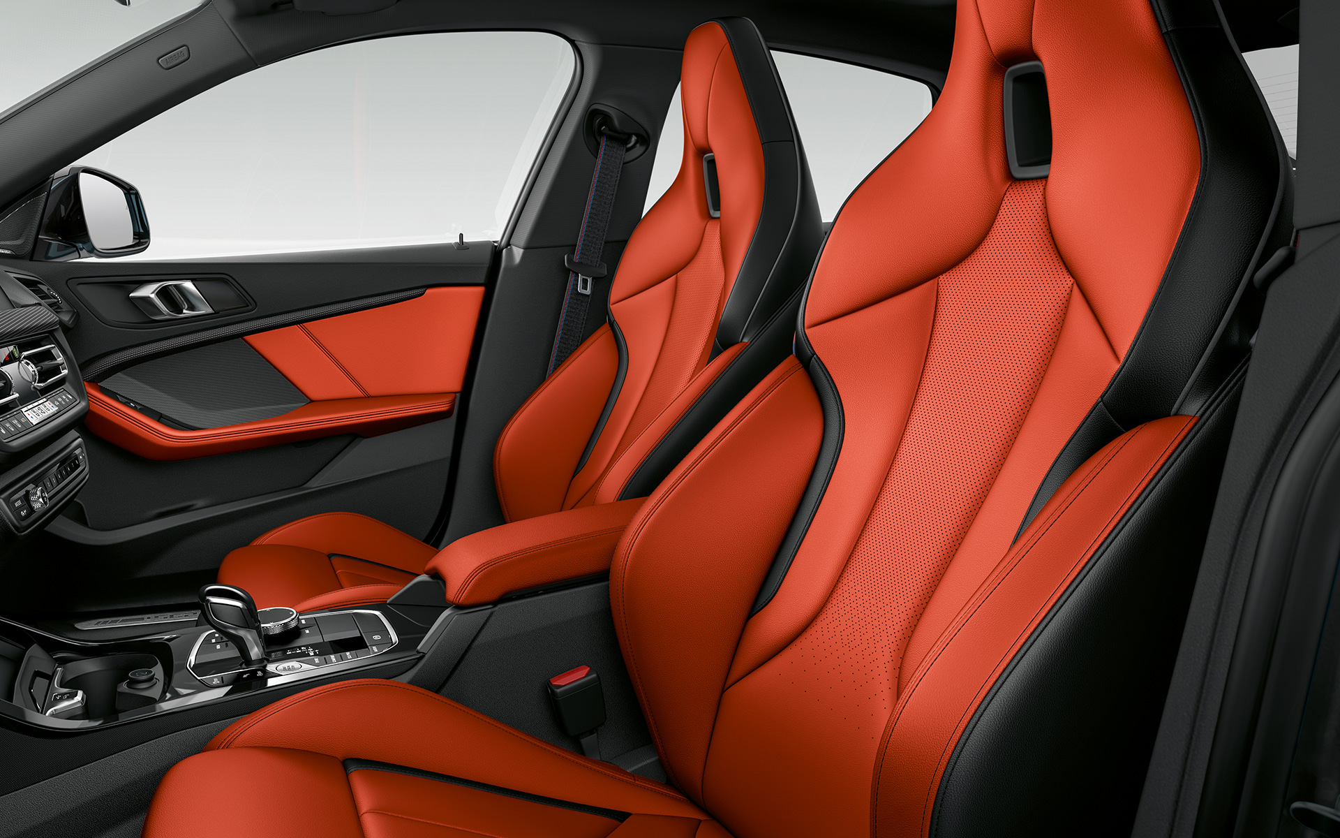Interiér BMW M235i xDrive Gran Coupé F44 Prémiový interiér BMW M235i xDrive Gran Coupé F44 2020 interiér