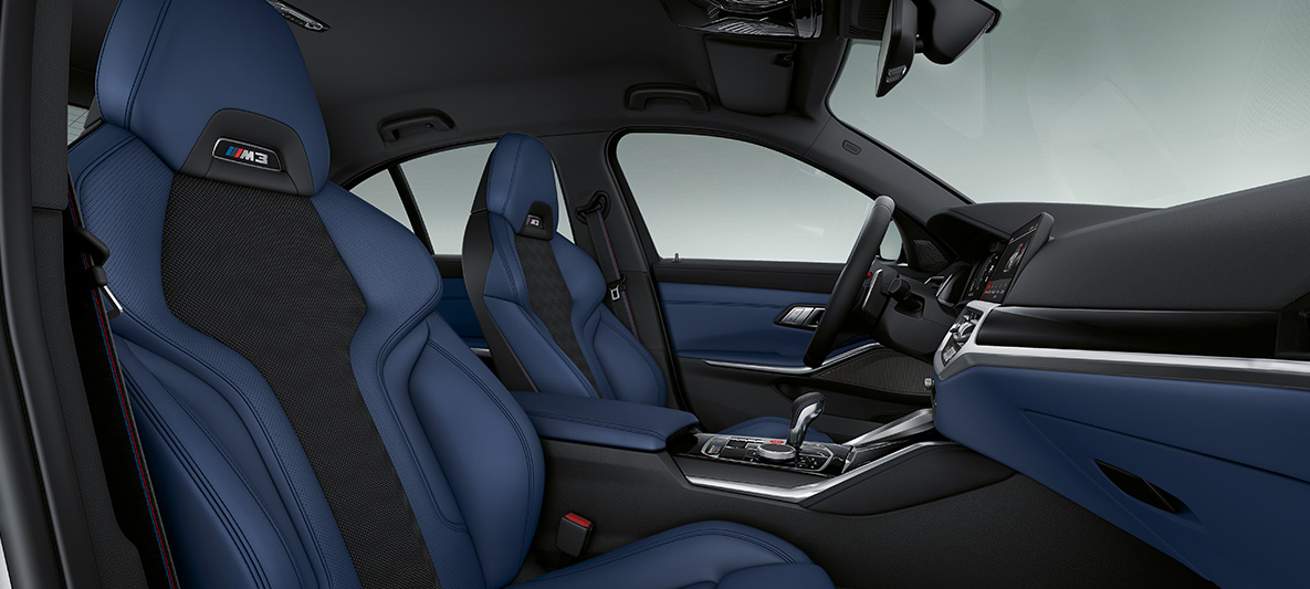 BMW Individual interiérové lišty Piano Finish Black BMW M3 Sedan G80 2020 interiér BMW Individual interiérové lišty Piano Finish Black s ozdobnými lištami Pearl Chrome BMW M3 Sedan G80 2020 interiér