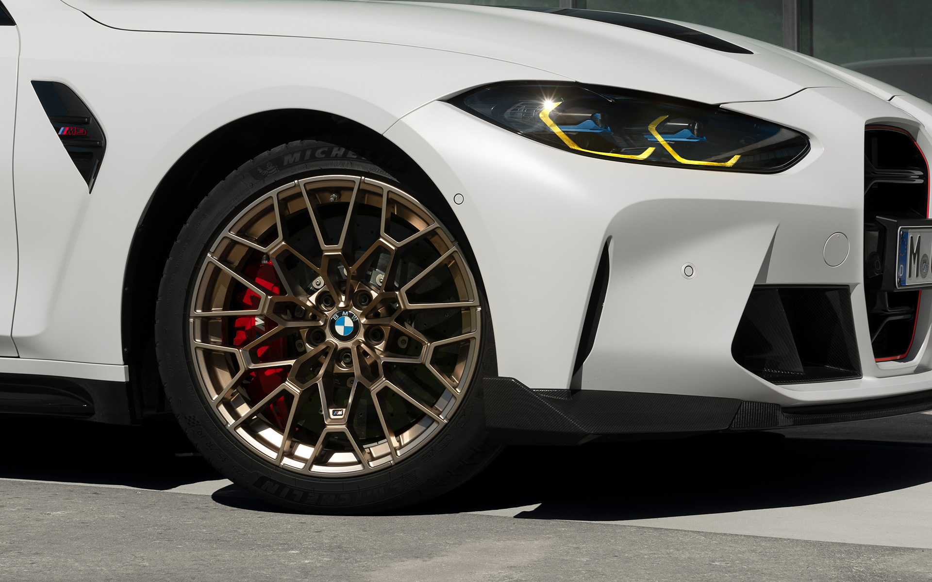 Ľahké kované disky kolies v CS exkluzívnom dizajne s okruhovými pneumatikami BMW M3 CS G80 BMW M3 CS G80 Ľahké kované disky kolies v CS exkluzívnom dizajne s okruhovými pneumatikami